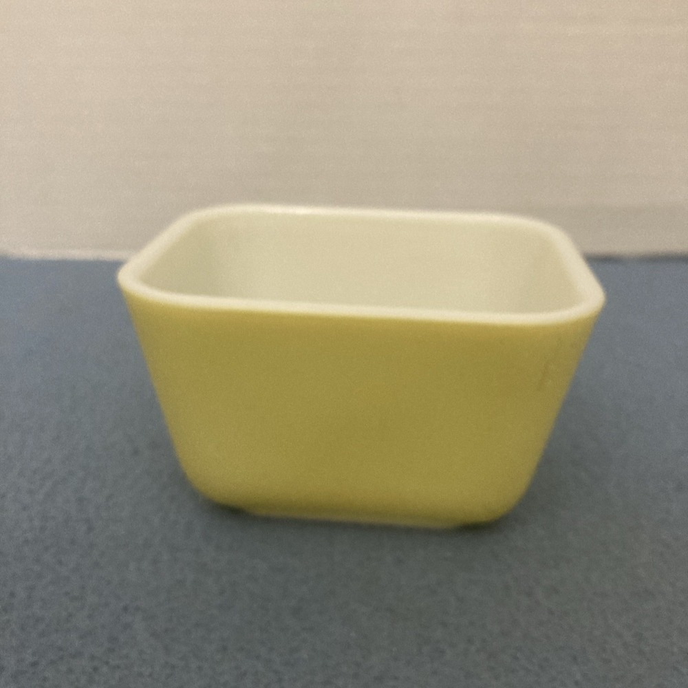 Vintage PYREX Yellow 501-B 1 1/2 Cup Refrigerator Dish - No Lid